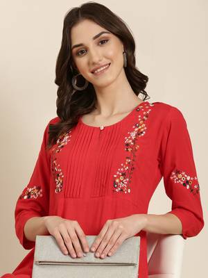 women's calf length round neck red solid straight kurta 2