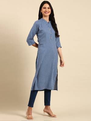 Showoff women's calf length mandarin collar blue geometric straight kurta 3
