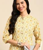 Showoff women's calf length mandarin collar yellow floral straight kurta