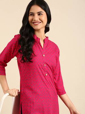 Showoff women's calf length mandarin collar pink floral straight kurta 1