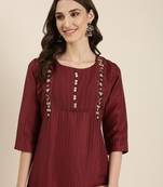 women's knee length round neck magenta striped straight kurta