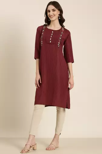 women's knee length round neck magenta striped straight kurta
