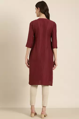 women's knee length round neck magenta striped straight kurta
