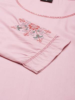 women's knee length round neck pink solid straight kurta 4