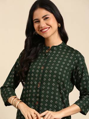 Showoff women's calf length mandarin collar green geometric straight kurta 1