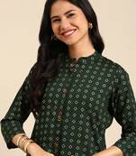 Showoff women's calf length mandarin collar green geometric straight kurta