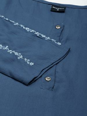 women's calf length round neck blue solid straight kurta 4