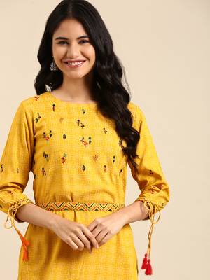 women's calf length round neck yellow ethnic motifs straight kurta 2