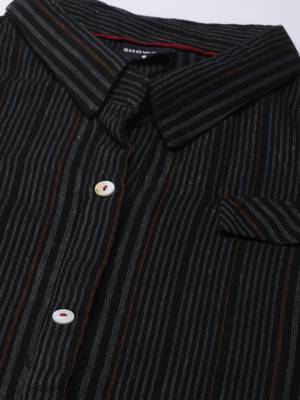 Showoff women's calf length shirt collar black striped a-line kurta 3