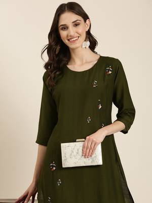 women's knee length round neck olive solid straight kurta 1