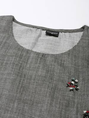 women's knee length round neck grey solid straight kurta 3