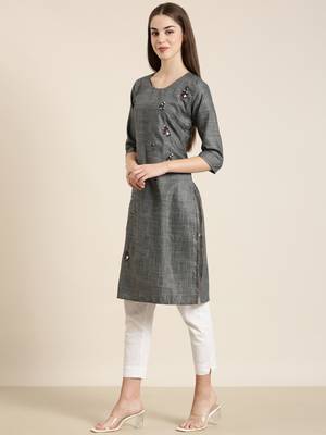women's knee length round neck grey solid straight kurta 4