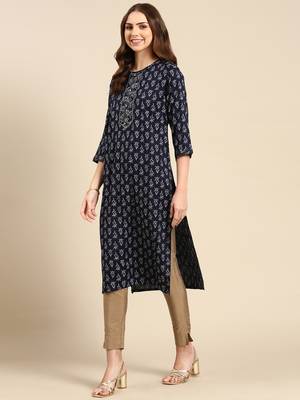 Showoff women's calf length round neck navy blue floral straight kurta 5