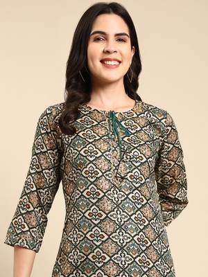 women's calf length keyhole neck green ethnic motifs straight kurta 2