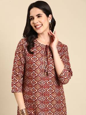 women's calf length keyhole neck maroon ethnic motifs straight kurta 2