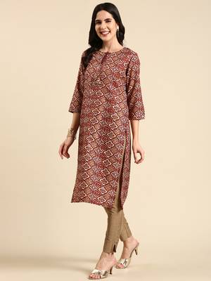 women's calf length keyhole neck maroon ethnic motifs straight kurta 5