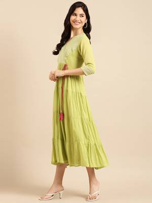women's ankle length v-neck green solid a-line kurta 3