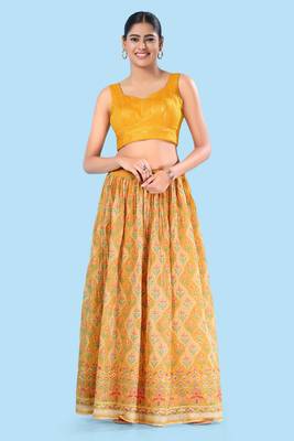 Padded Brocade Round Neck Blouse 2