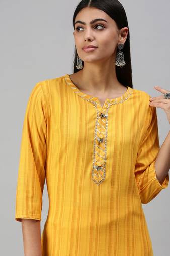 Showoff women's calf length round neck yellow striped straight kurta