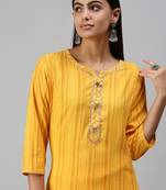 Showoff women's calf length round neck yellow striped straight kurta