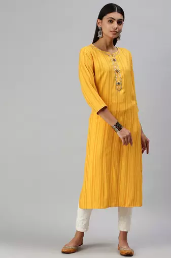 Showoff women's calf length round neck yellow striped straight kurta
