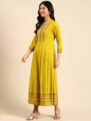 women's calf length mandarin collar lime green geometric straight kurta 4