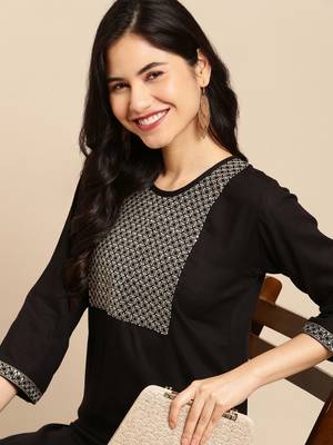 Showoff women's calf length round neck black solid straight kurta 1