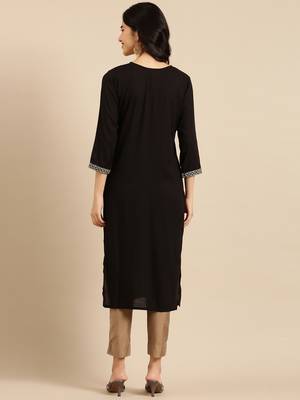 Showoff women's calf length round neck black solid straight kurta 4