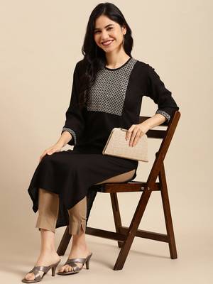 Showoff women's calf length round neck black solid straight kurta 5