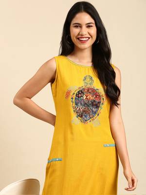 Showoff women's calf length round neck yellow solid straight kurta 1