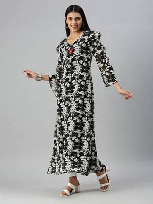 women's calf length v-neck black graphic print a-line kurta 3