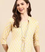 Showoff women's knee length mandarin collar yellow geometric a-line kurta