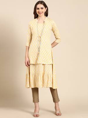 Showoff women's knee length mandarin collar yellow geometric a-line kurta 2