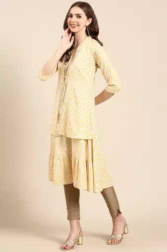 Showoff women's knee length mandarin collar yellow geometric a-line kurta