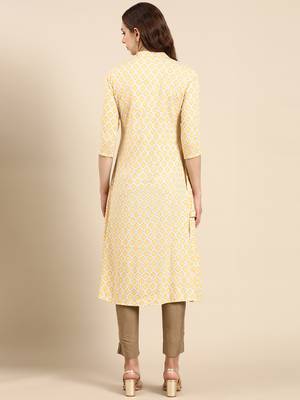 Showoff women's knee length mandarin collar yellow geometric a-line kurta 5
