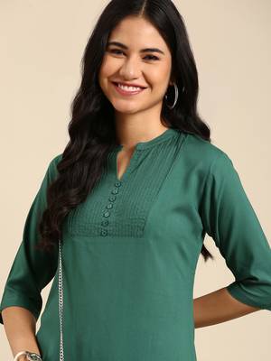 women's calf length v-neck green solid straight kurta 1