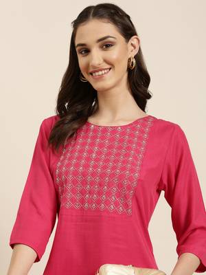 women's knee length round neck fuchsia solid straight kurta 1