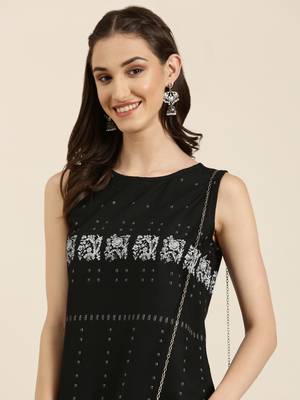 women's knee length round neck black floral straight kurta 1
