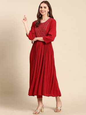 women's ankle length scoop neck maroon solid anarkali kurta 4