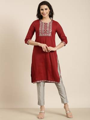 women's knee length round neck maroon solid straight kurta 2