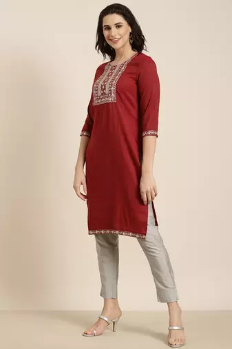 women's knee length round neck maroon solid straight kurta