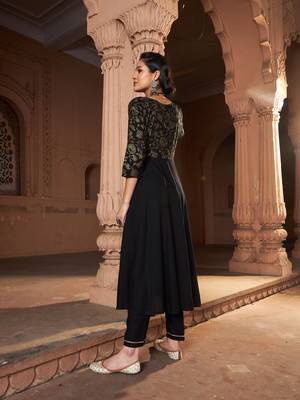 Black Floral Bodice Foil Anarkali Kurta With Pants 4