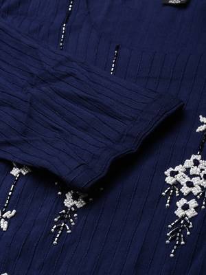 Showoff women's knee length round neck navy blue woven design straight kurta 4