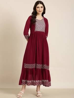 women's ankle length round neck magenta solid anarkali kurta 2
