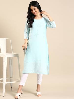 Showoff women's calf length round neck blue solid straight kurta 5