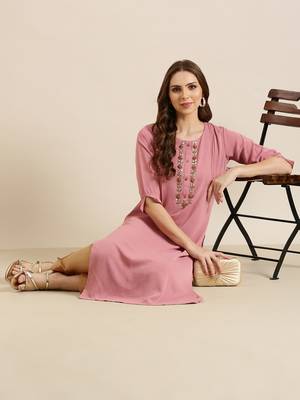 women's calf length round neck pink solid straight kurta 1