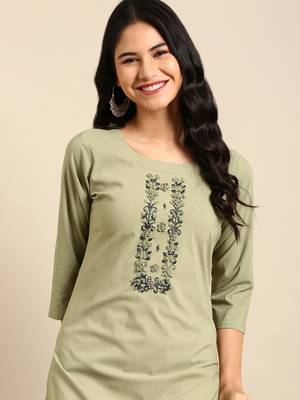 Showoff women's calf length round neck green solid straight kurta 2