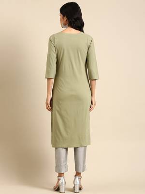 Showoff women's calf length round neck green solid straight kurta 5