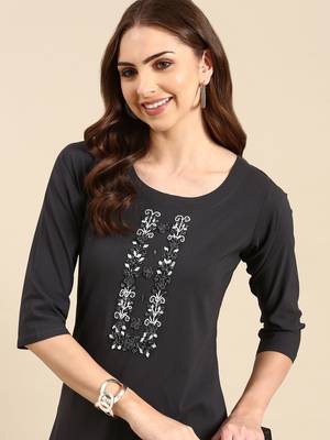 women's calf length round neck grey solid straight kurta 2