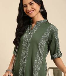 women's calf length mandarin collar green paisley straight kurta